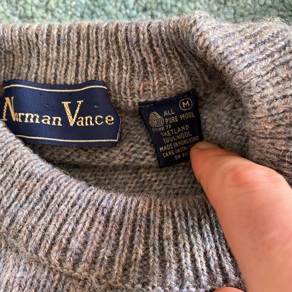 M Vintage 100% wool sweater - Picture 3 of 3